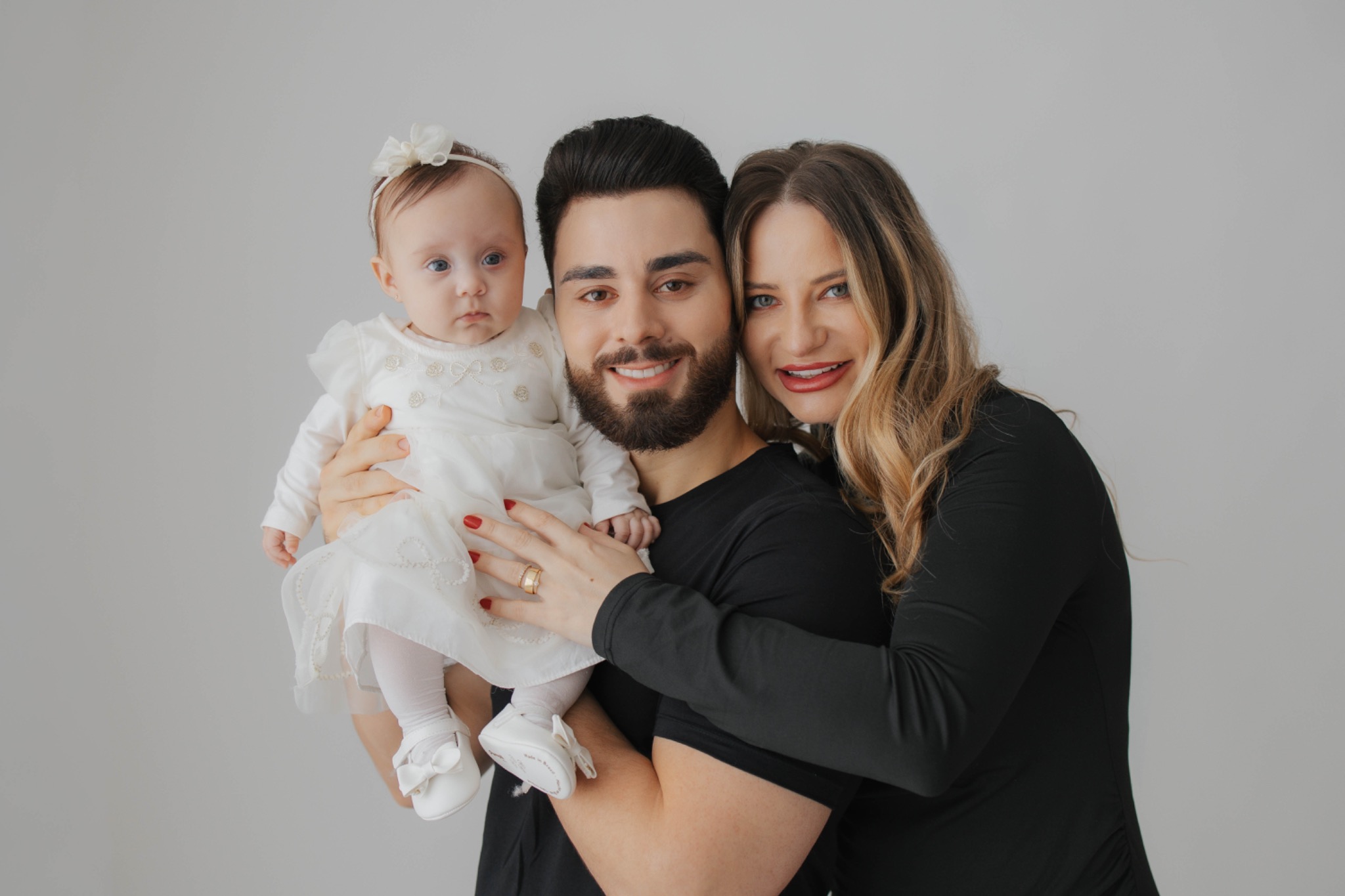 Yuri Peloi com Ana e Aurora em fotografia de estúdio